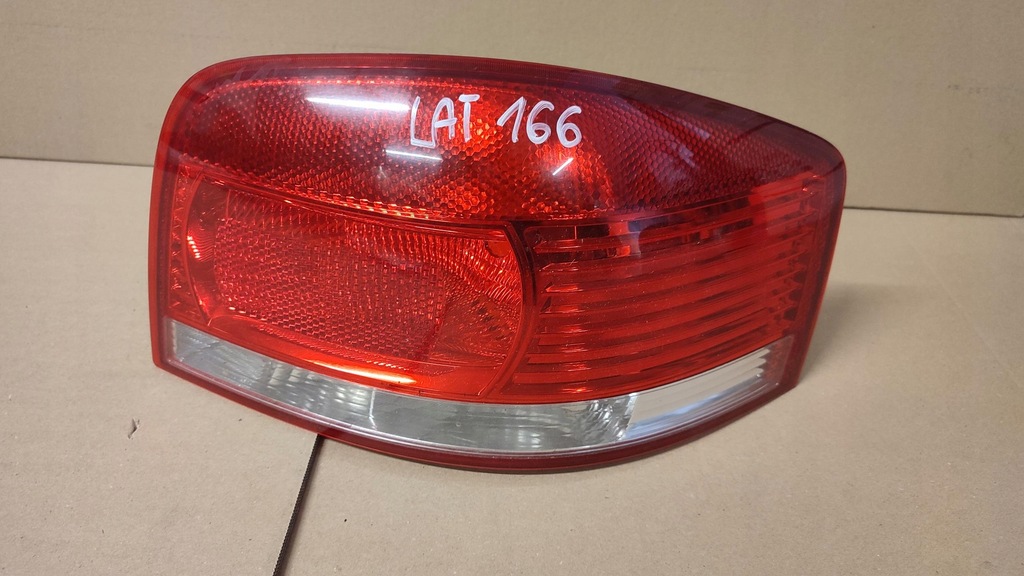 фото №1, Audi a3 8p 3d лампа правая задняя задняя 8p0945096