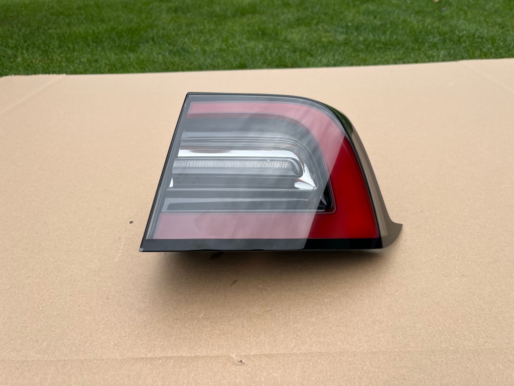 Купити Фара задня європа  led правий tesla 3 3 2017 - 2021,