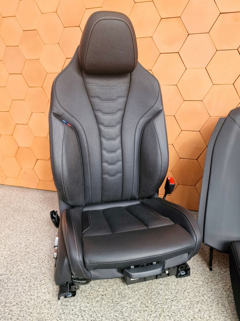 фото №7, Bmw 8 g16 салон сидіння чорні шкіра merino вентиляція bowers шторка