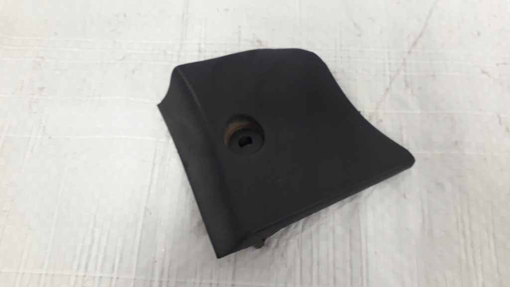 фото №16, Audi a3 8l заглушка бампера правый задняя 8l0807421d