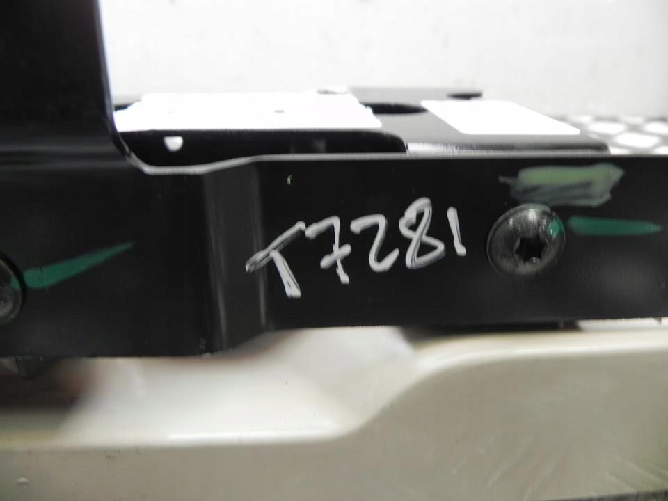 фото №5, Кронштейн двері, обладнання салону maserati levante 2019 з задній з лівий l049