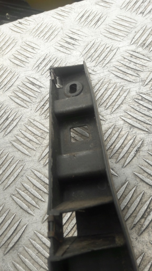 Купить Skoda fabia 1.2 направляющая бампера середина задняя левый lub правый