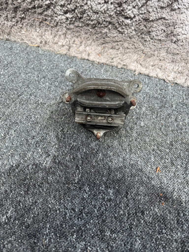 фото №1, Подушка коробки передач audi 8ko399151