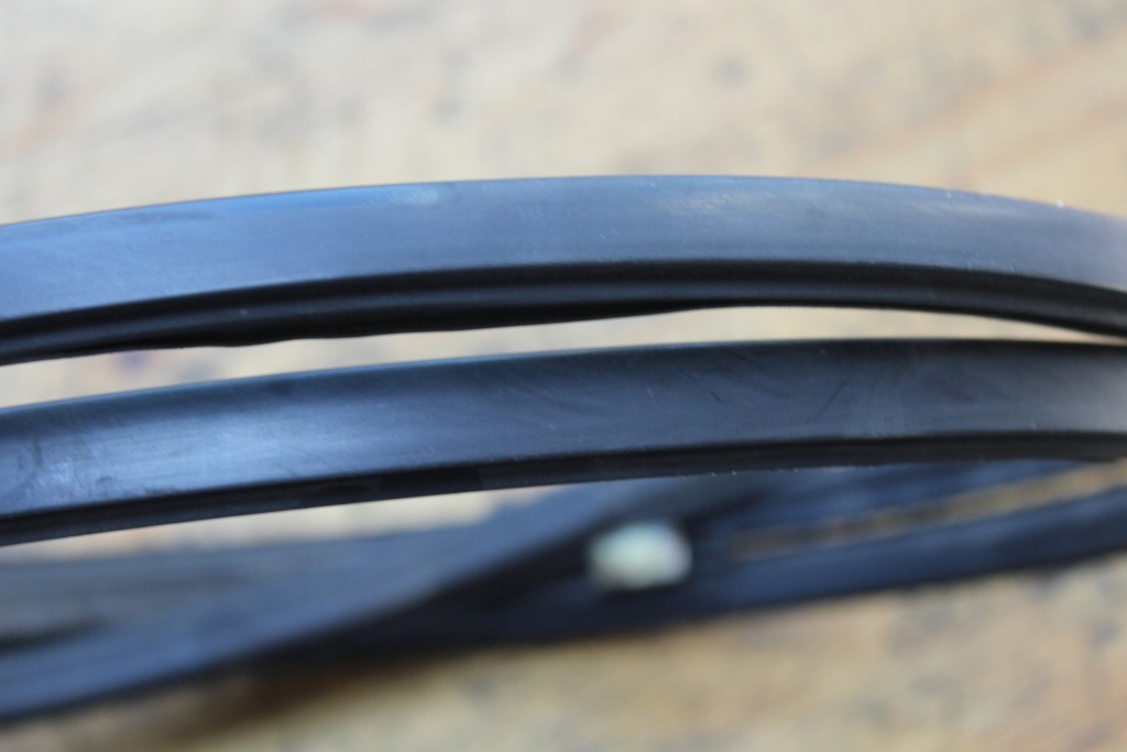 Corolla e12 хетчбек молдинг дахова ліва або права Ціна