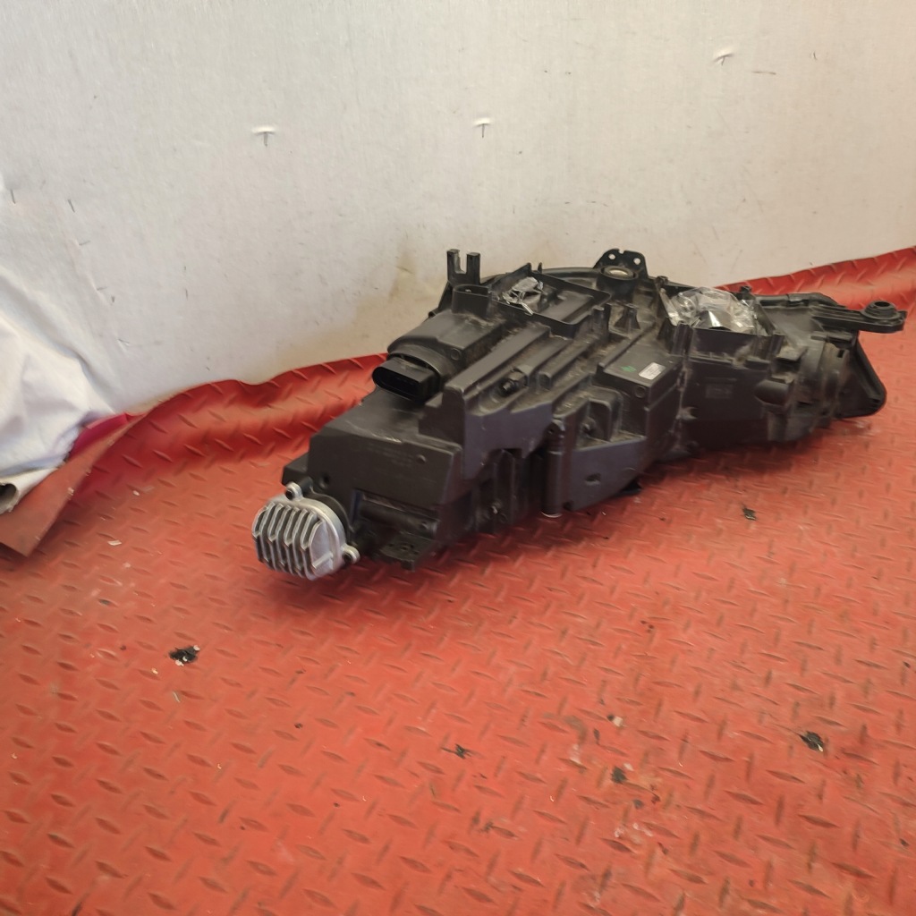 Audi a4 b9 matrix led хорошее состояние европа фара правый Цена