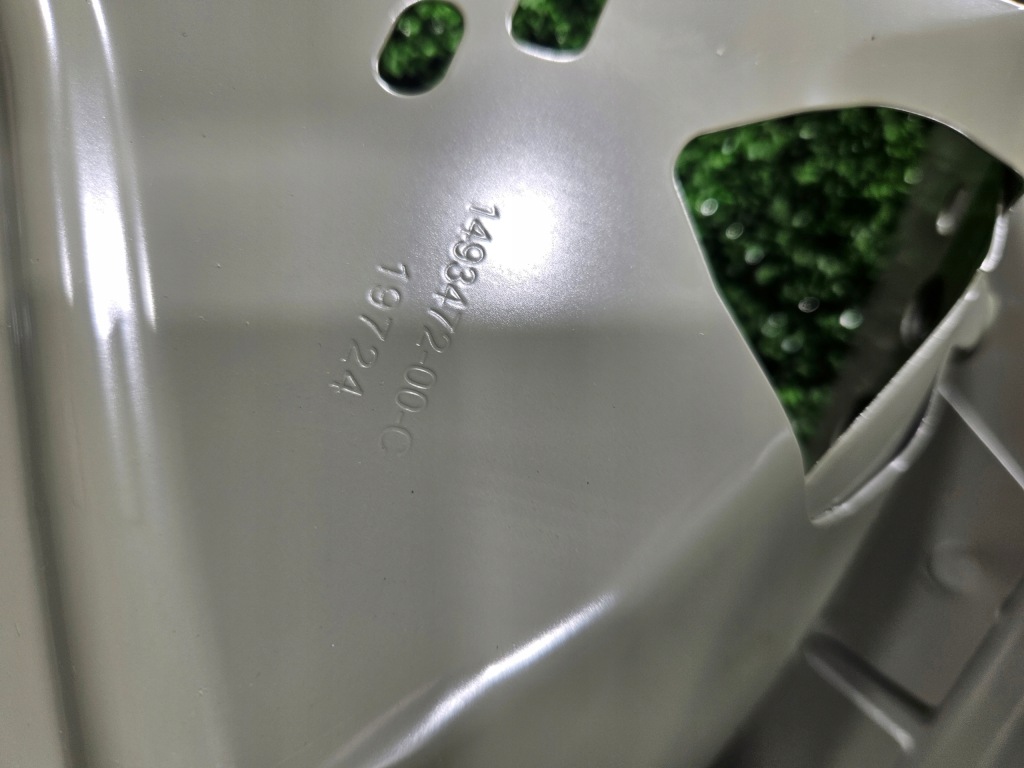 Tesla y model y крыло передний правый новый оригинал Недорого