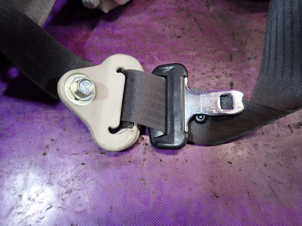 Subaru forester 3 07- ремень безопасности перед правый  передний 7r3010-p в Украине