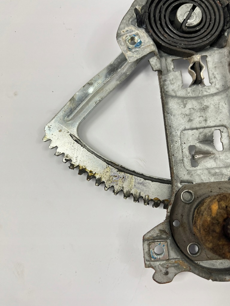 Подъемник стекло правая  перед ручной механический mercedes w124 седан s124 универсал Недорого