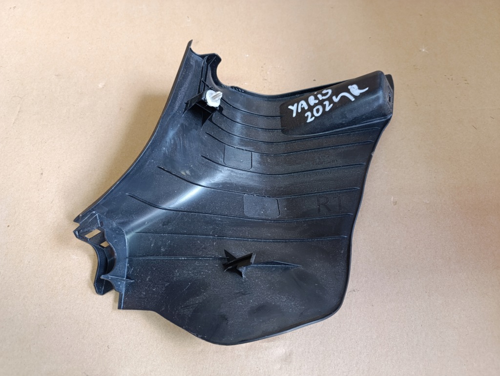 Купити Захист  права стійка порога  правого нижня toyota yaris iv 4 62111-k0020