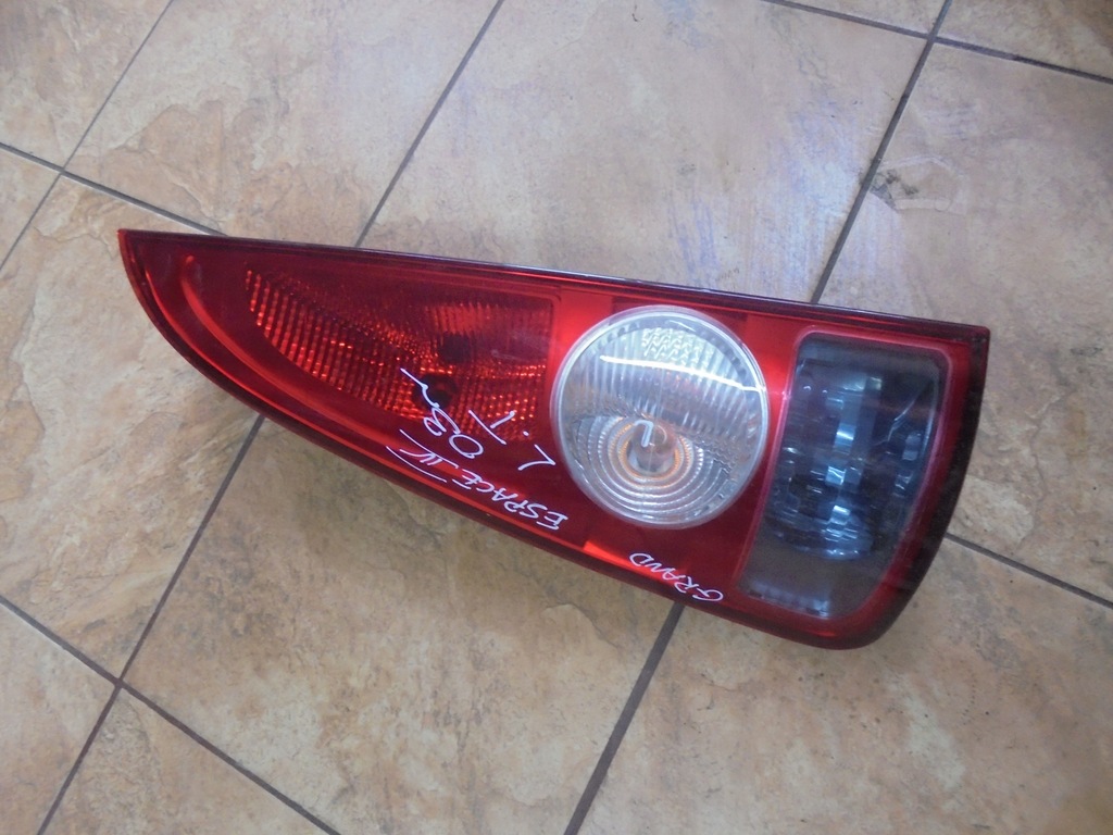 фото №1, Renault оригинальный номер 8200027153 lammpa задняя l