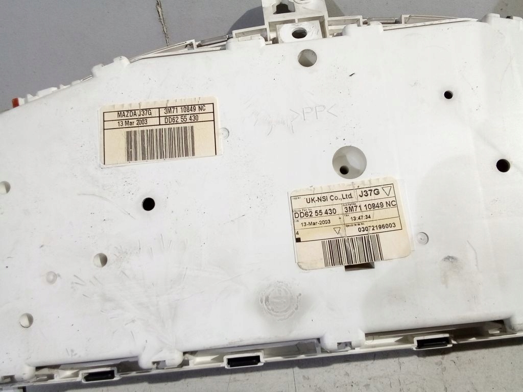 фото №4, Mazda 2 i счетчик приборы