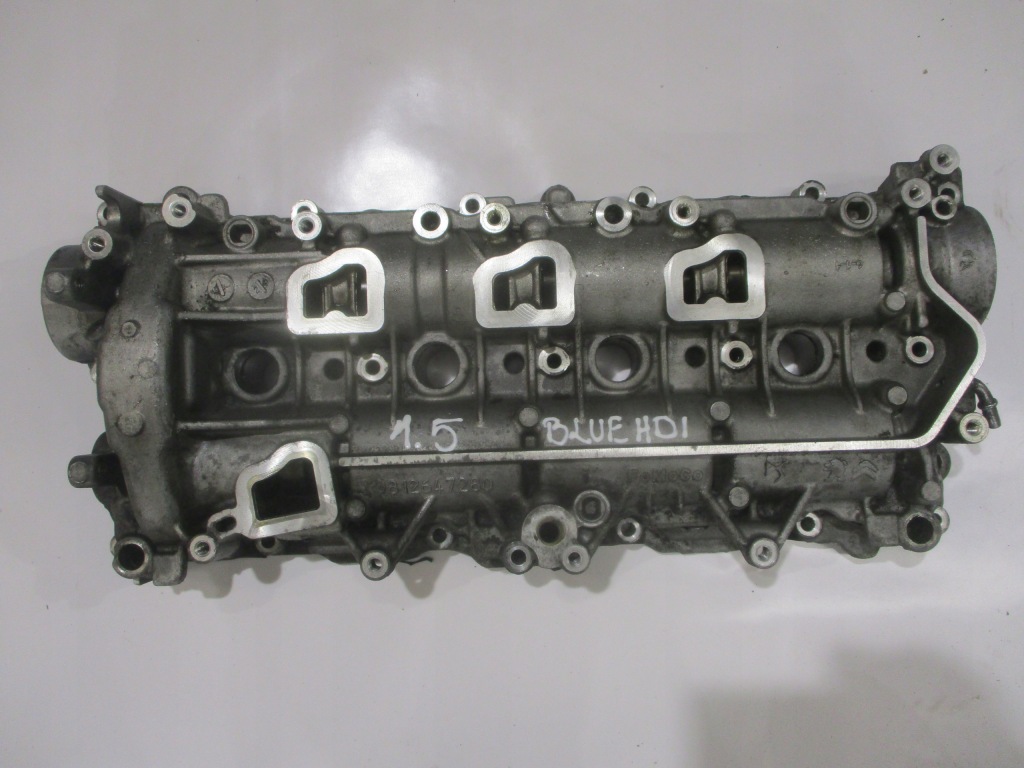 Купити Кришка клапанів вали розподільного валу peugeot citroen opel 1.5 bluehdi 9812647280