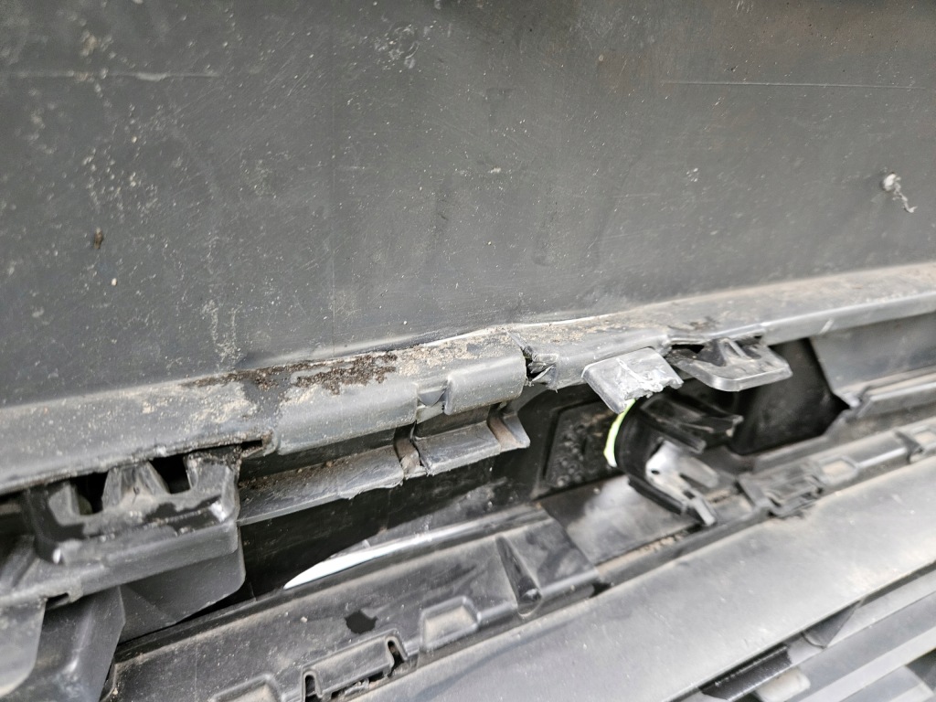 Бампер перед renault trafic iii lift 22- Недорого