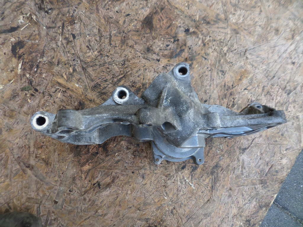 Кронштейн генератора bmw x1 x3 f30 f31 f34 2.0d 2.0 d в Україні