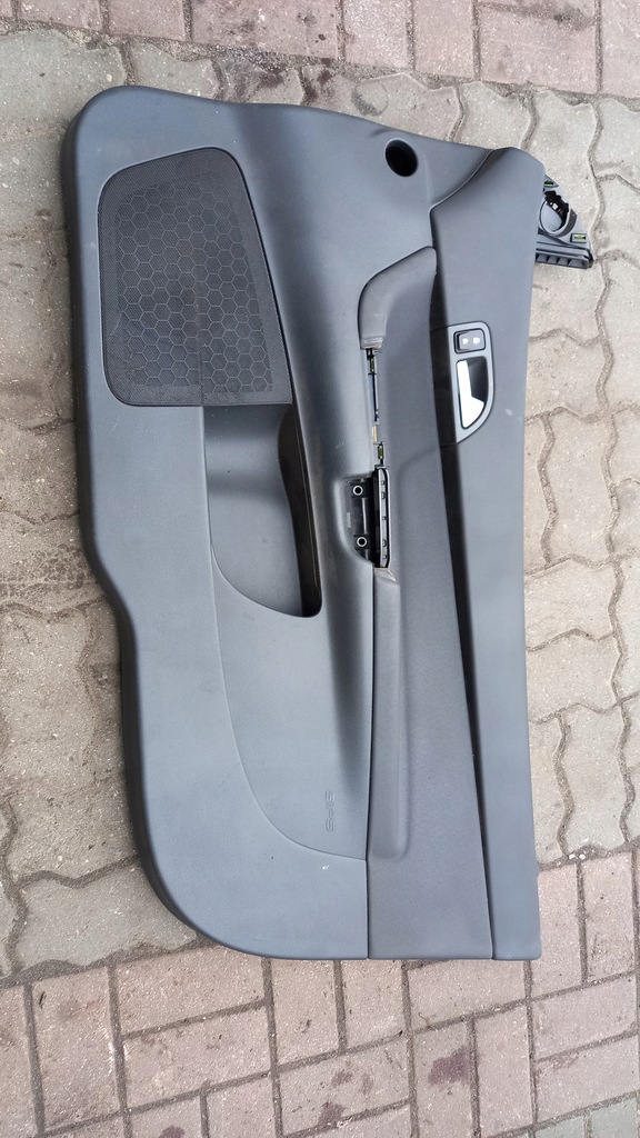 фото №1, Обивка дверь правый перед volvo c30 06-10r