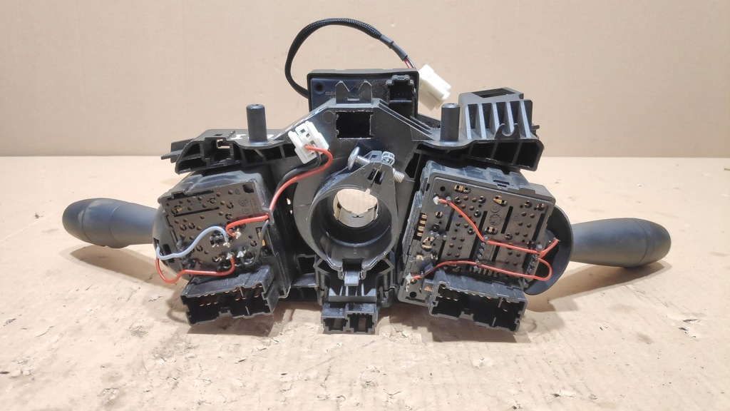 фото №10, Переключатель комбинированный kombajn лента lift dacia duster i 479452659r