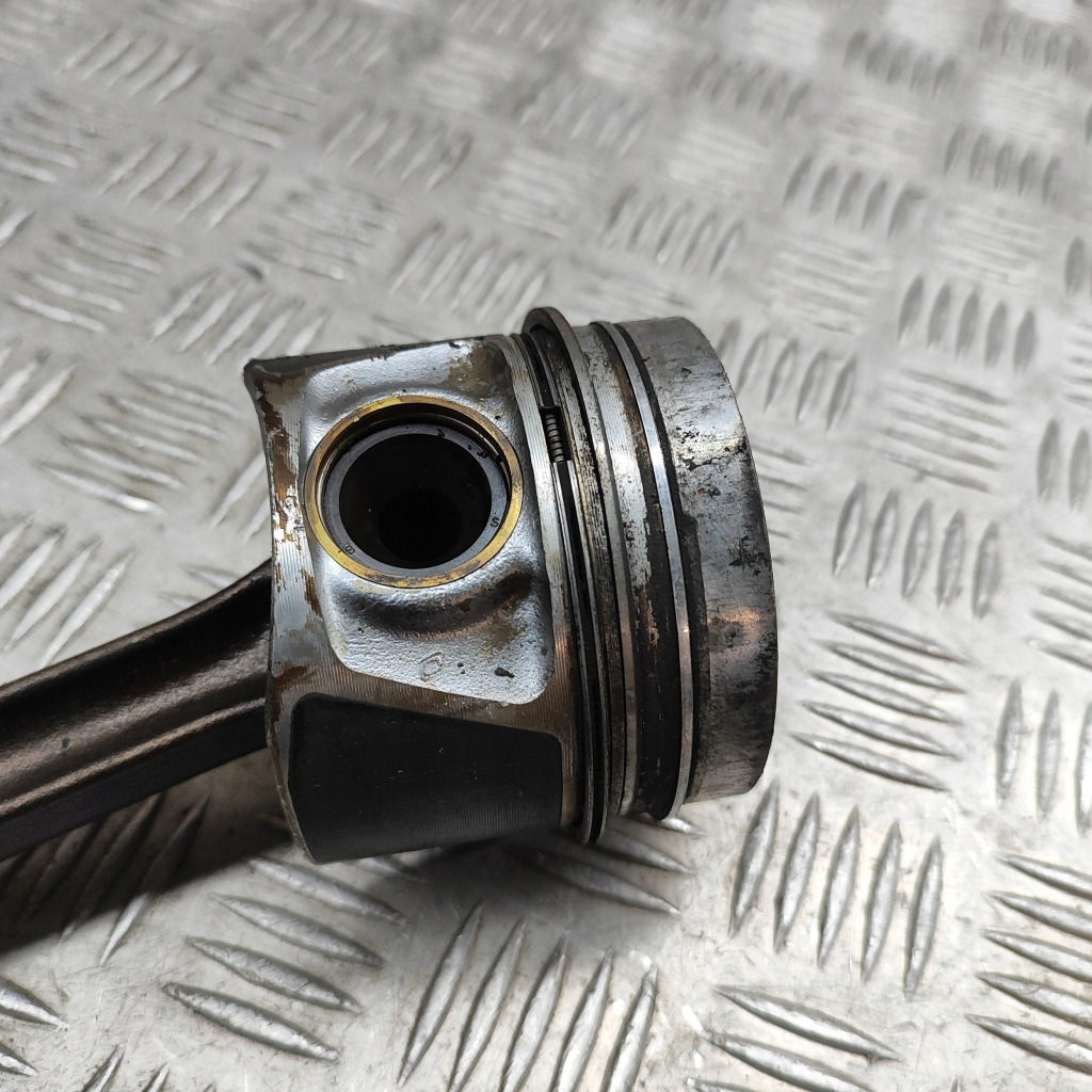 фото №6, Volkswagen passat b6 2008 поршень