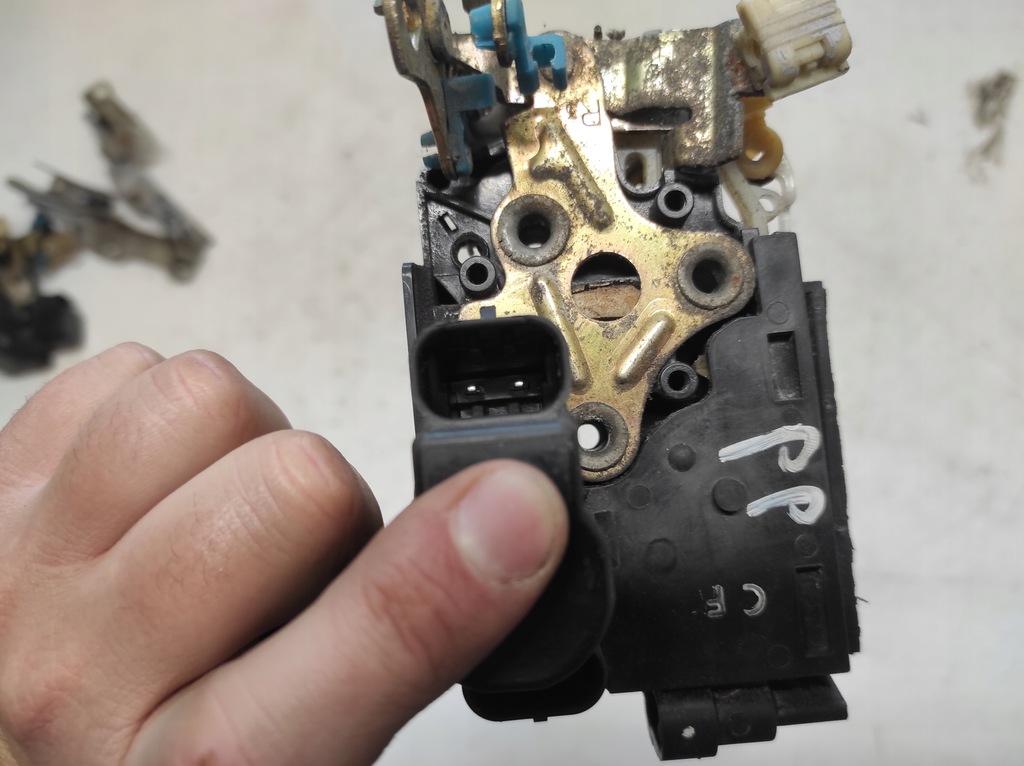 фото №5, Chevrolet aveo 1 i t200 03- замок правый перед 2+4pin