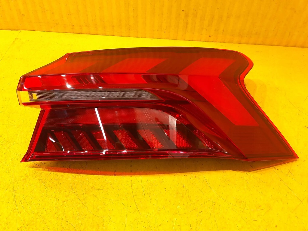 фото №1, Audi e-tron gt лампа задня права 4j3945092