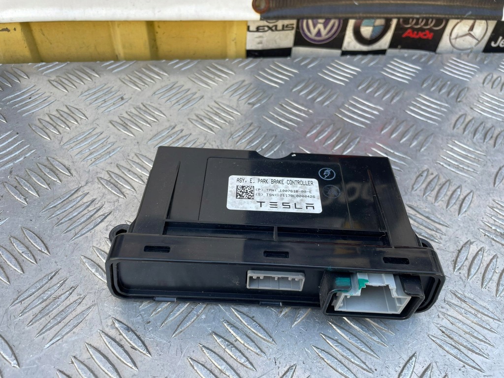 Купить Tesla model s модуль тормоза ручного 1007618