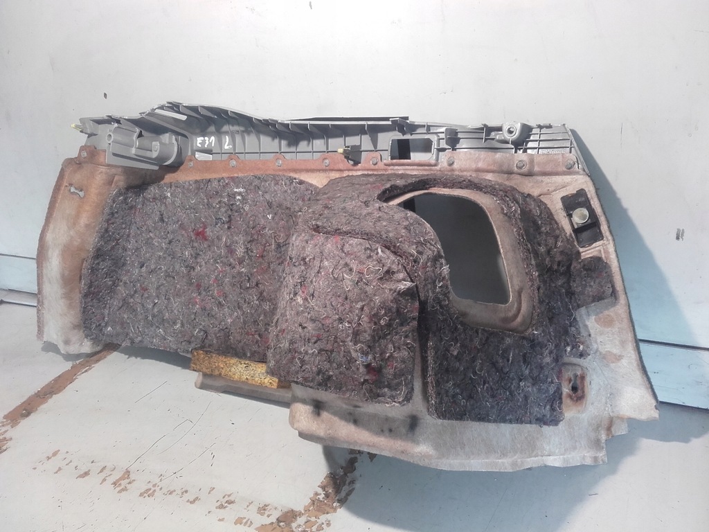 фото №6, Bmw 8 e31 обивка обшивка багажника левый