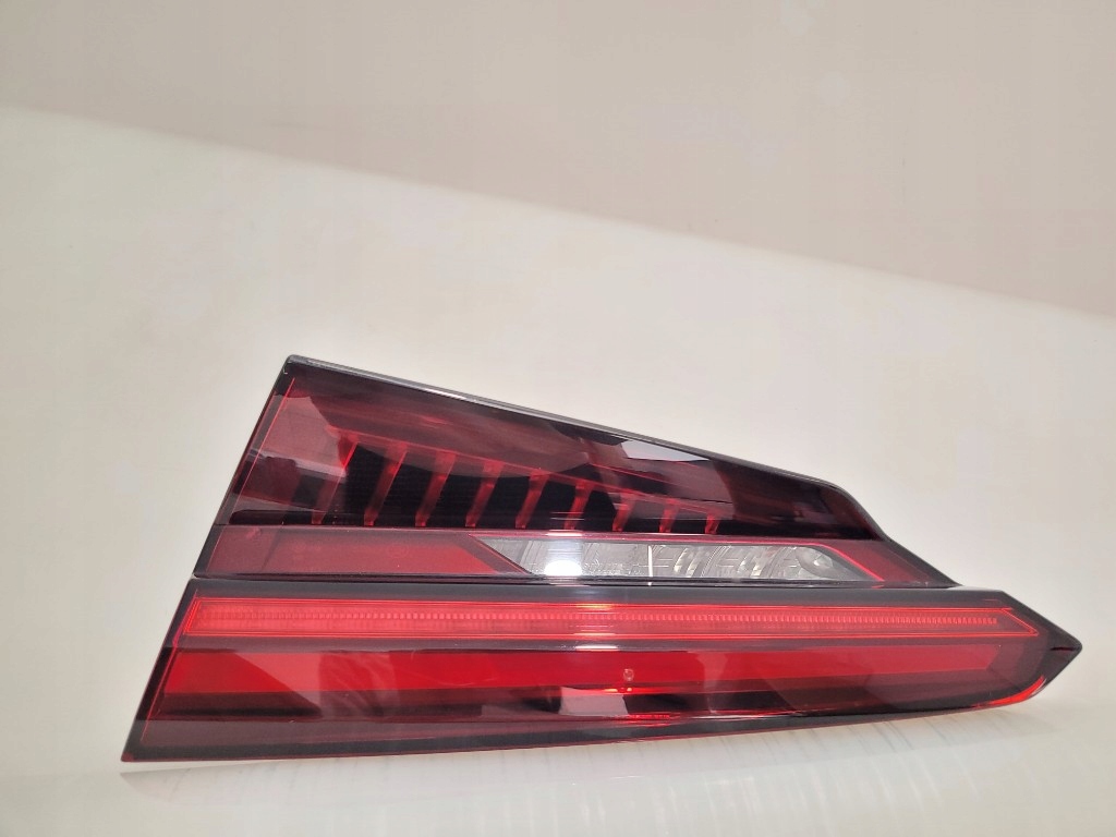 фото №12, Audi a5 rs5 8w лампа права задня кришка багажника 8w6945094e