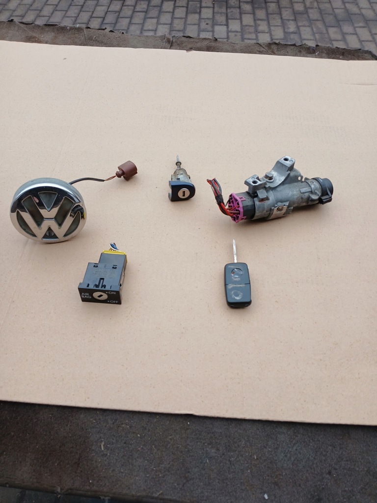 фото №8, Замок зажигания вкладыши ключ оригинал vw polo 9n sedan