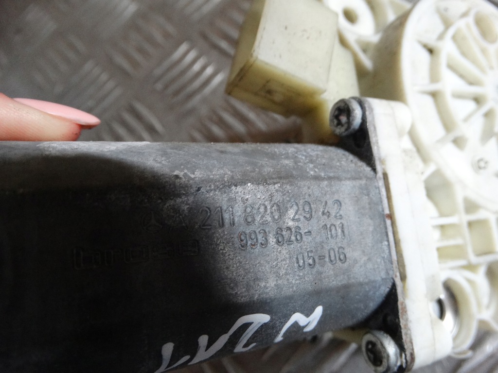 фото №9, Моторчик скло лівий перед mercedes w211