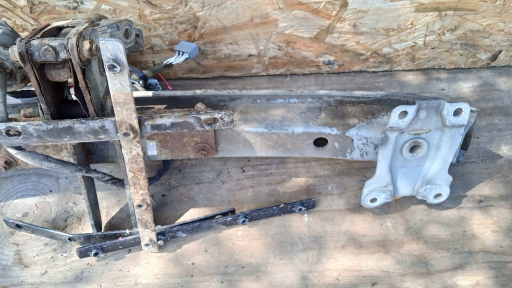 фото №7, Volvo c30 hak буксировочный шар табличка балка задняя