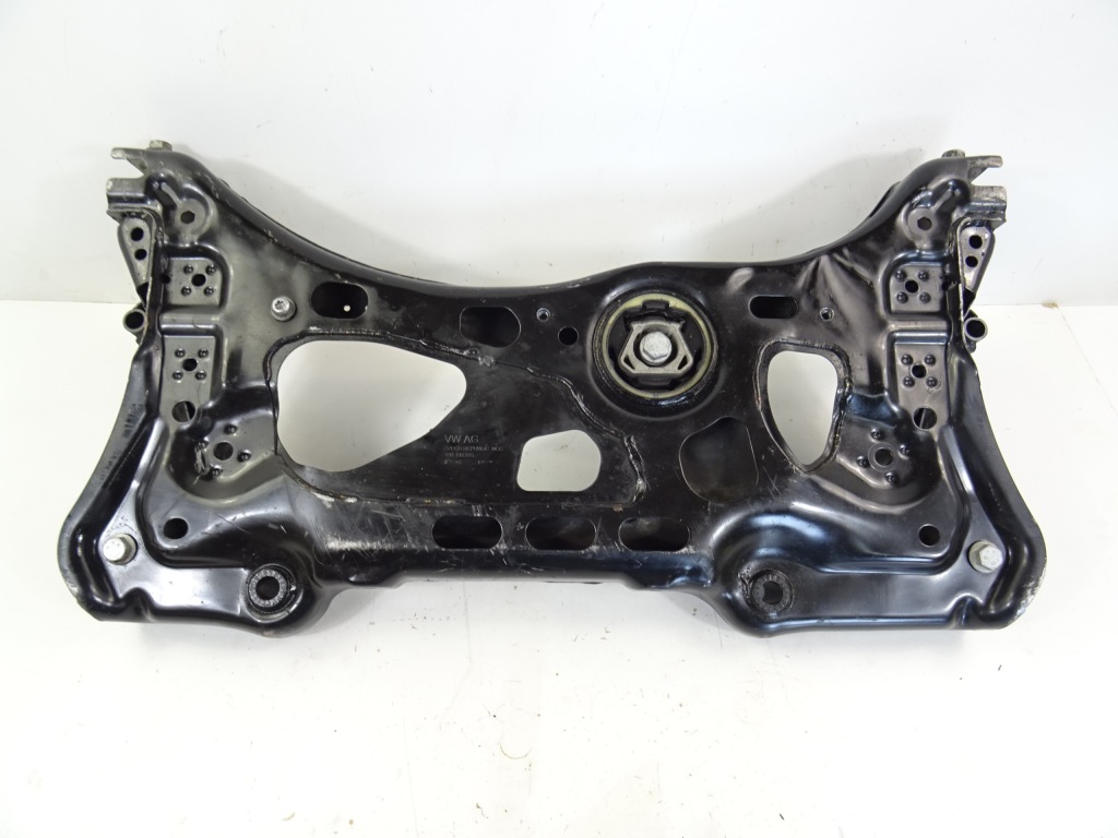 Купить Audi a3 8v рестайлинг  подрамник подрамник подрамник 5q0199315