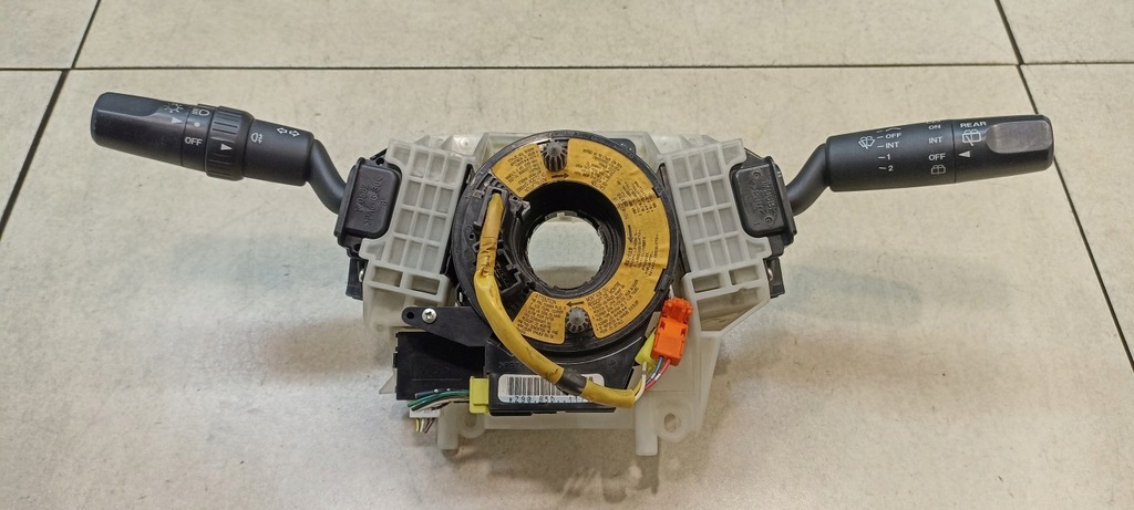 фото №1, Перемикач двірник mazda оригінальний номер 17d682