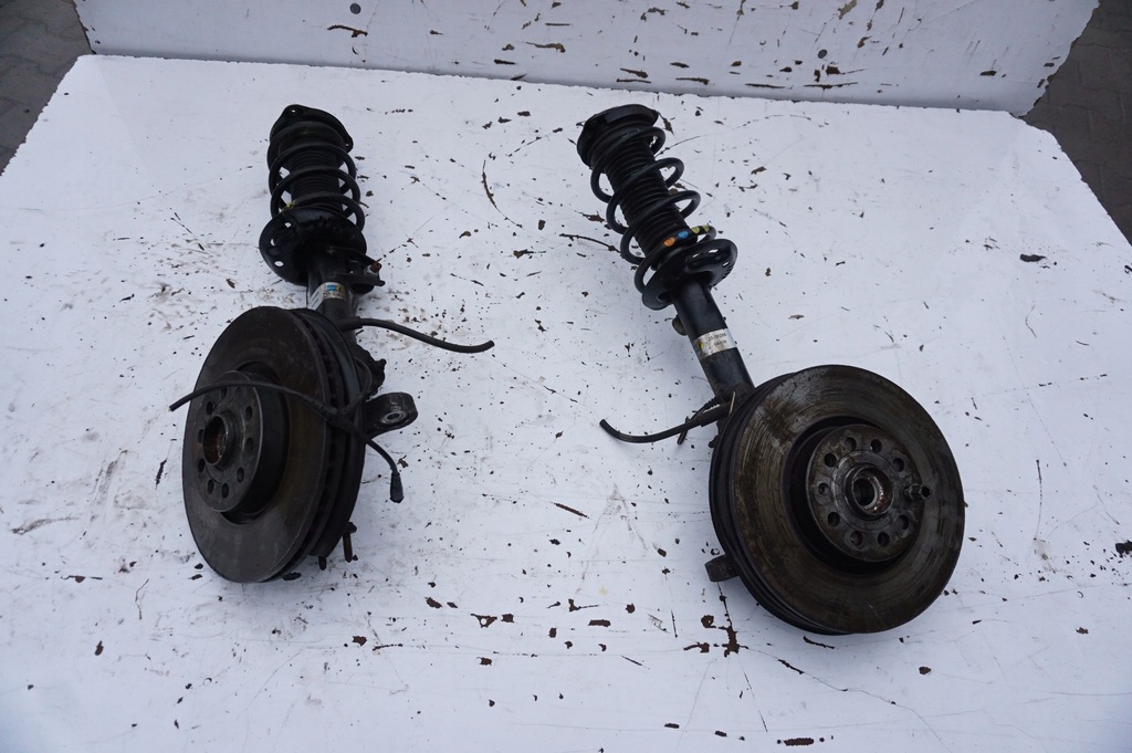 фото №1, Поворотный кулак правый перед vw passat b7 2.0 tdi