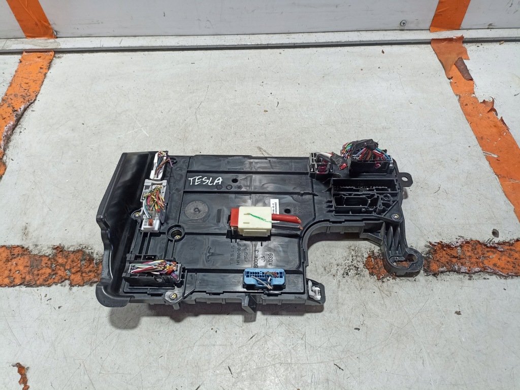 фото №1, Tesla model 3 модуль komforut 1567455-02-b
