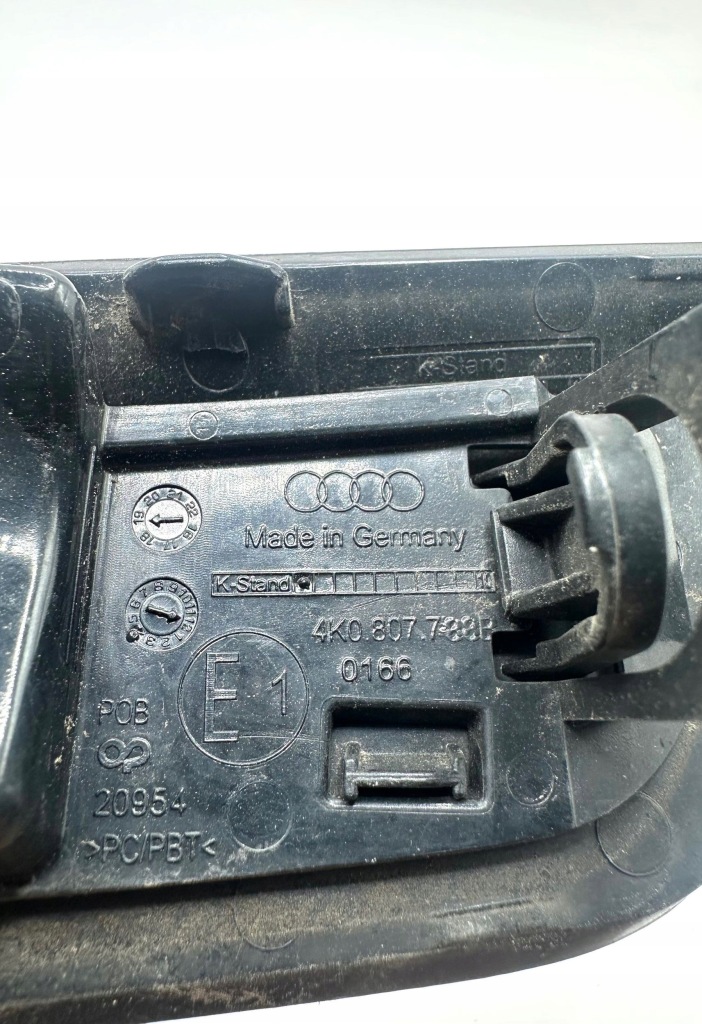 фото №4, Audi a6 c8 заглушка розпилювача права