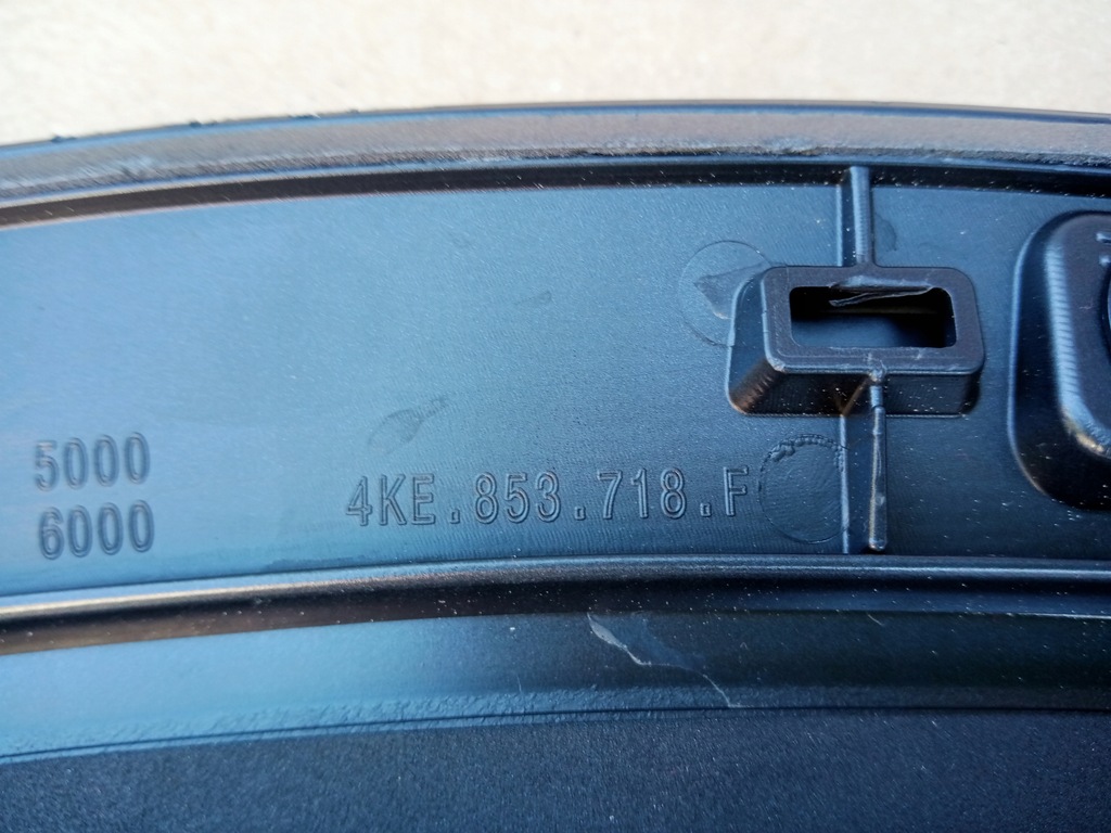 фото №9, Audi e-tron права молдинг крила перед 2017r