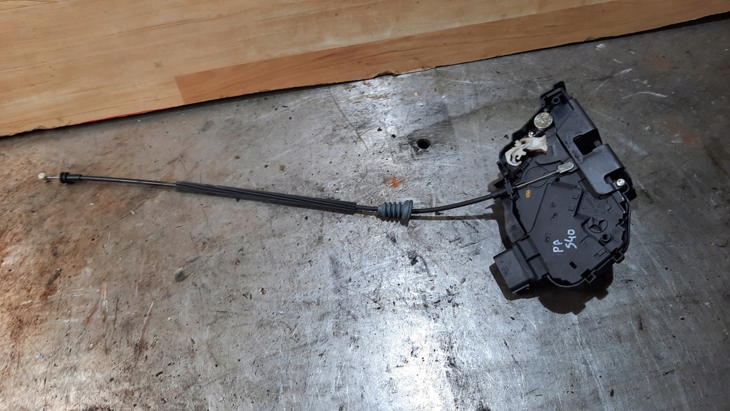 фото №1, Замок дверь правый перед 30799303 volvo s40 v50