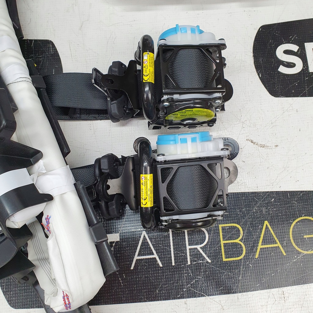 фото №11, Yaris iv 4 cross приборная панель консоль подушки безопасности ремни подушка безопасности