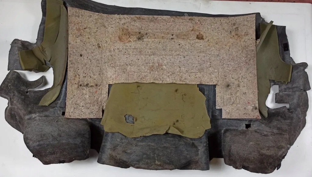 фото №8, Обшивка килимок багажника corvette c5 cabrio