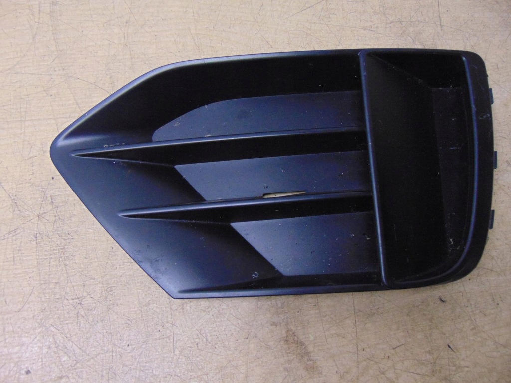 фото №1, Решітка w бампер права audi q3 83a807682