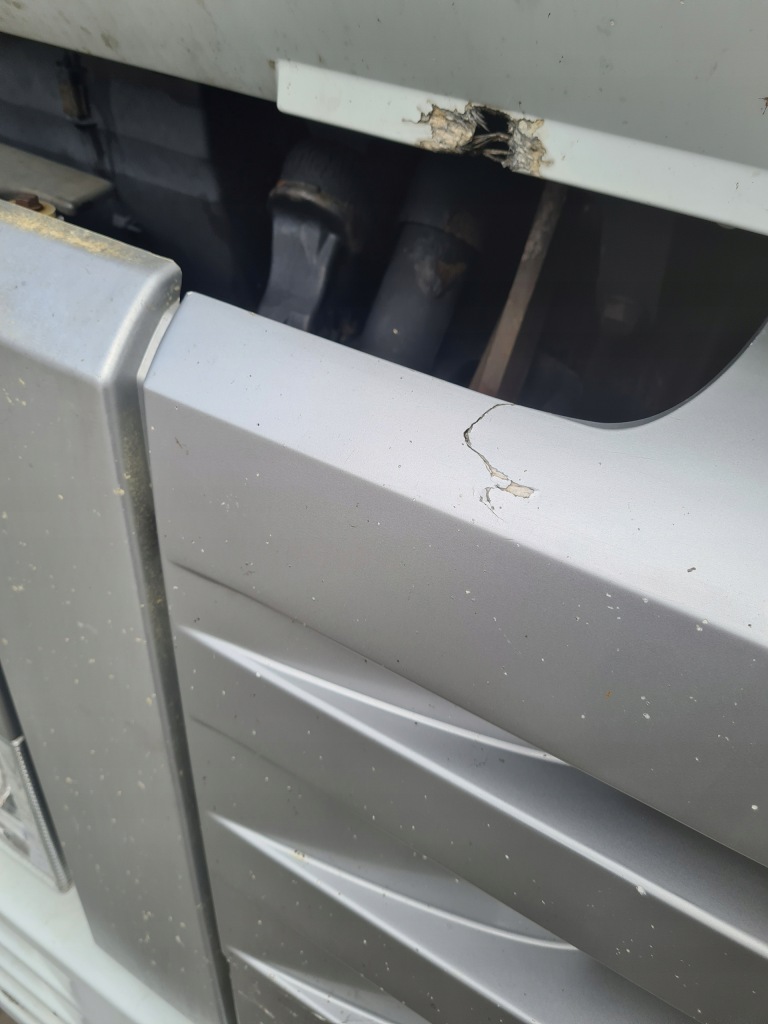 Решітка радіатора решітка радіатора капот renault magnum dxi mack e tech Недорого