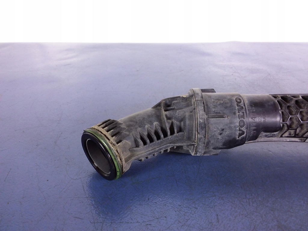 фото №2, Volvo v60 i lift 2.0 шланг труба интеркулер