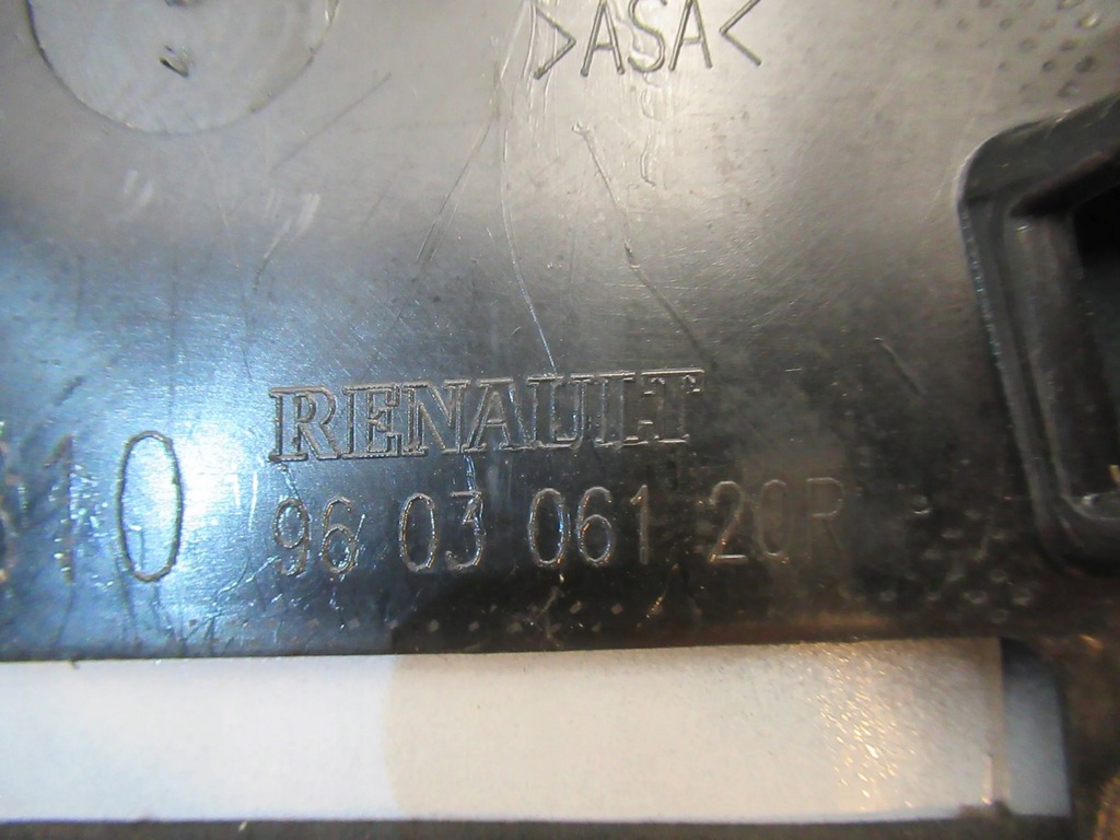 фото №6, Спойлер крышки 960306120r renault zoe