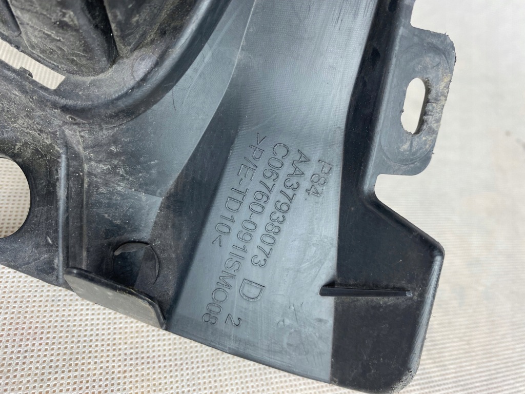 Решітка бампера r перед peugeot 3008 5008 ii 16- Київ