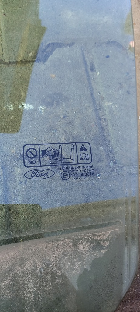 Стекло левый перед ford focus 1.8tdci 06r hb Доставка