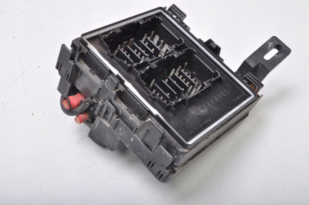 Купити Ford fiesta mk8 коробка запобіжників h1bt-14d068-ag