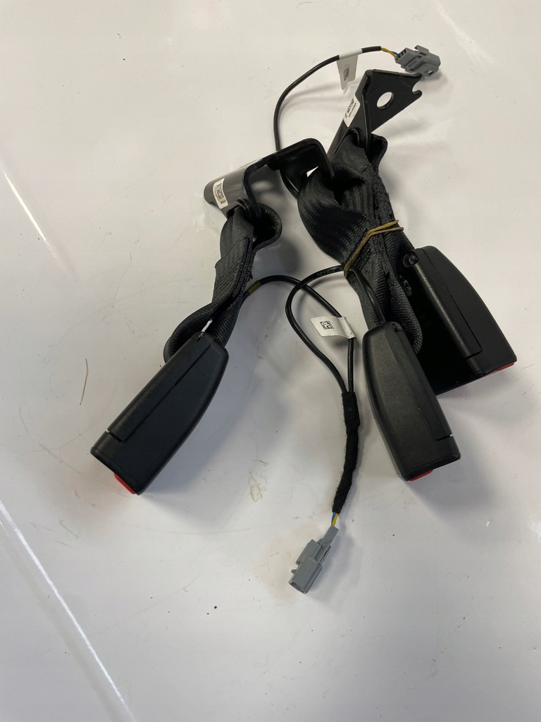 фото №12, Renault arkana 1.3 tce 22 клипса поперечина задняя 878168084r 878167142r