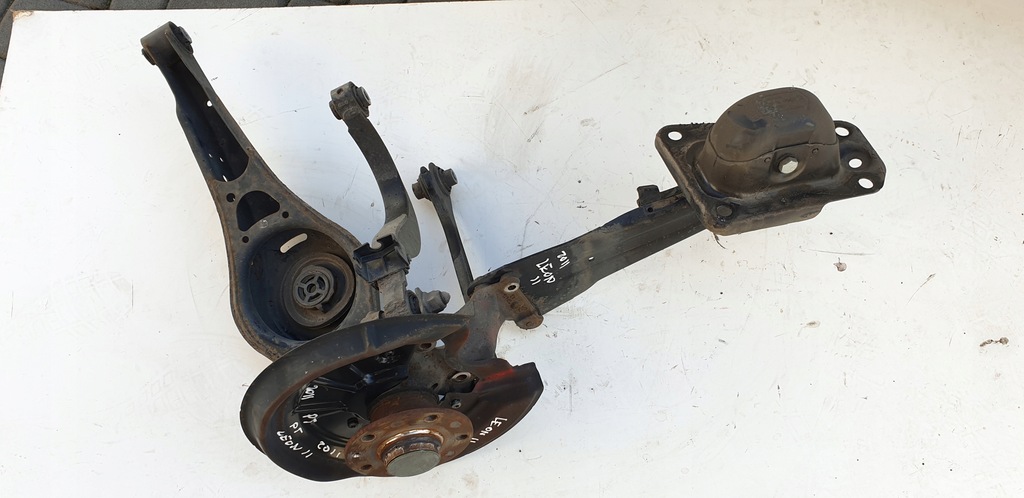фото №1, Поворотный кулак рычаги правая seat leon ii 2008-13