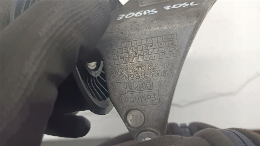 фото №5, Кронштейн двигуна ролик jaguar f-pace x761 xj xe 3.0 sc scv6 306ps 8w93-8680-ca