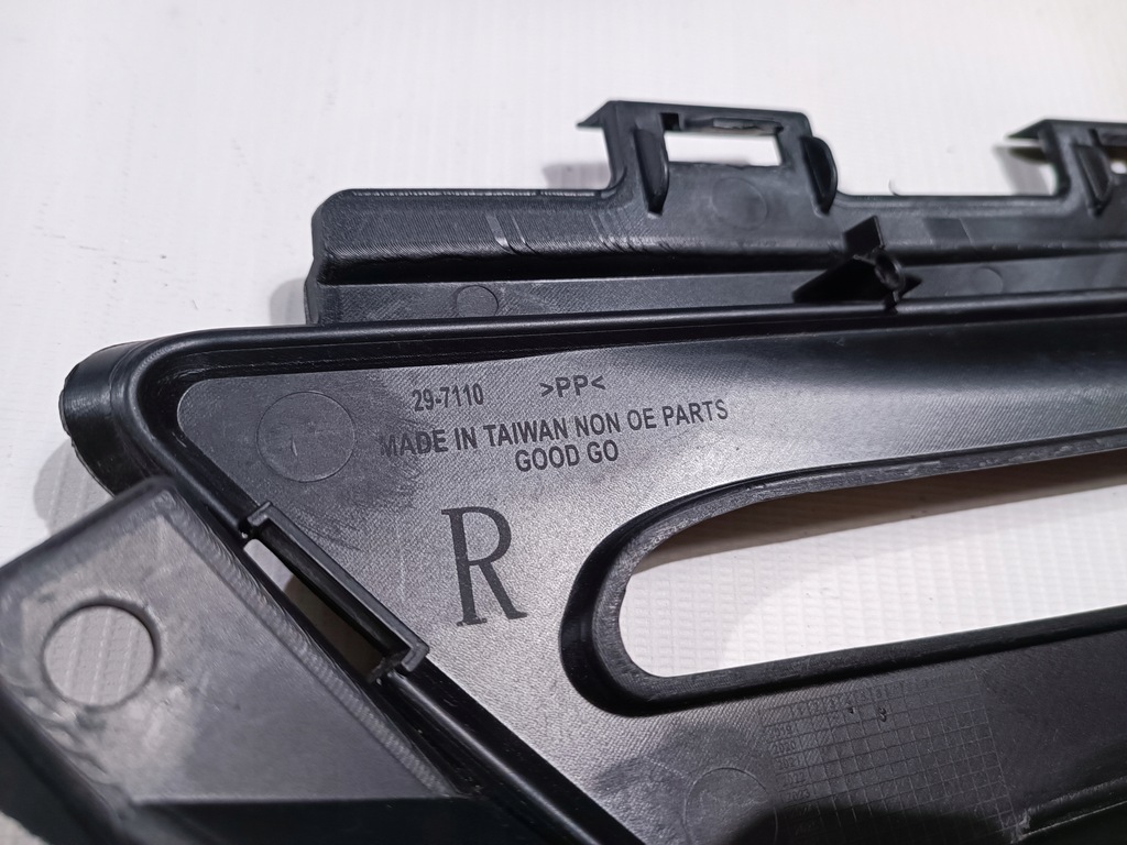 фото №12, Решітка бампер протитуманної фари права chrysler 300 srt 2015-