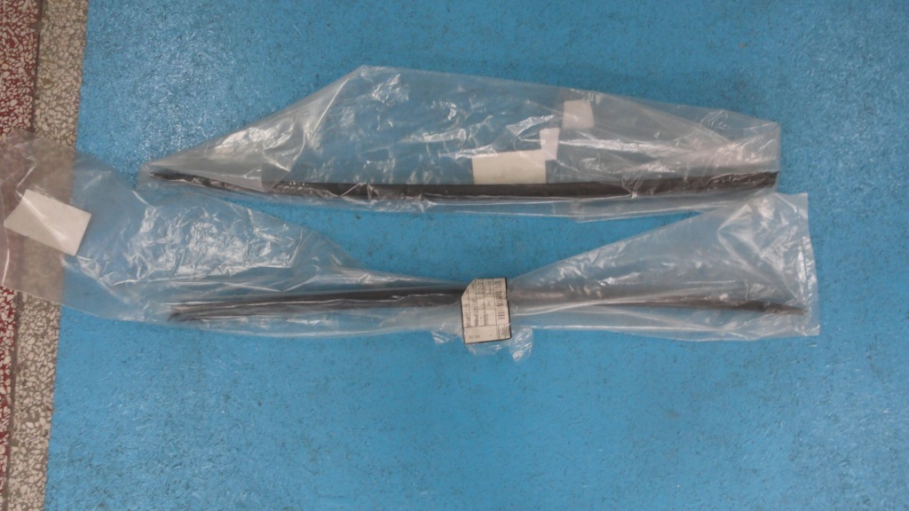 фото №1, Молдинг стекло лобовое правая audi q8 4m8 4m8854328